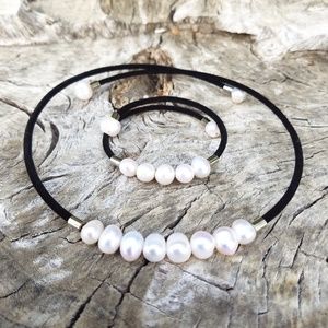 Pearl necklace and bracelet